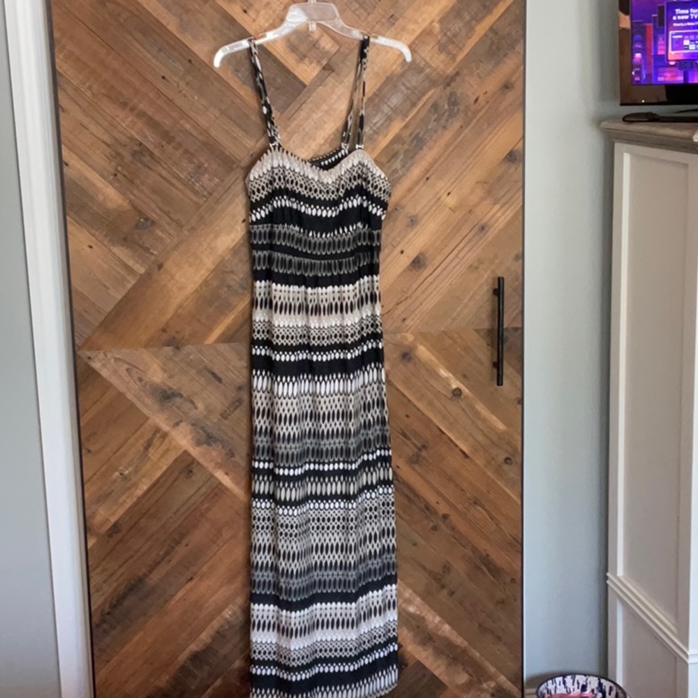 SOMA spaghetti strap maxi dress with geometric print. Size L.